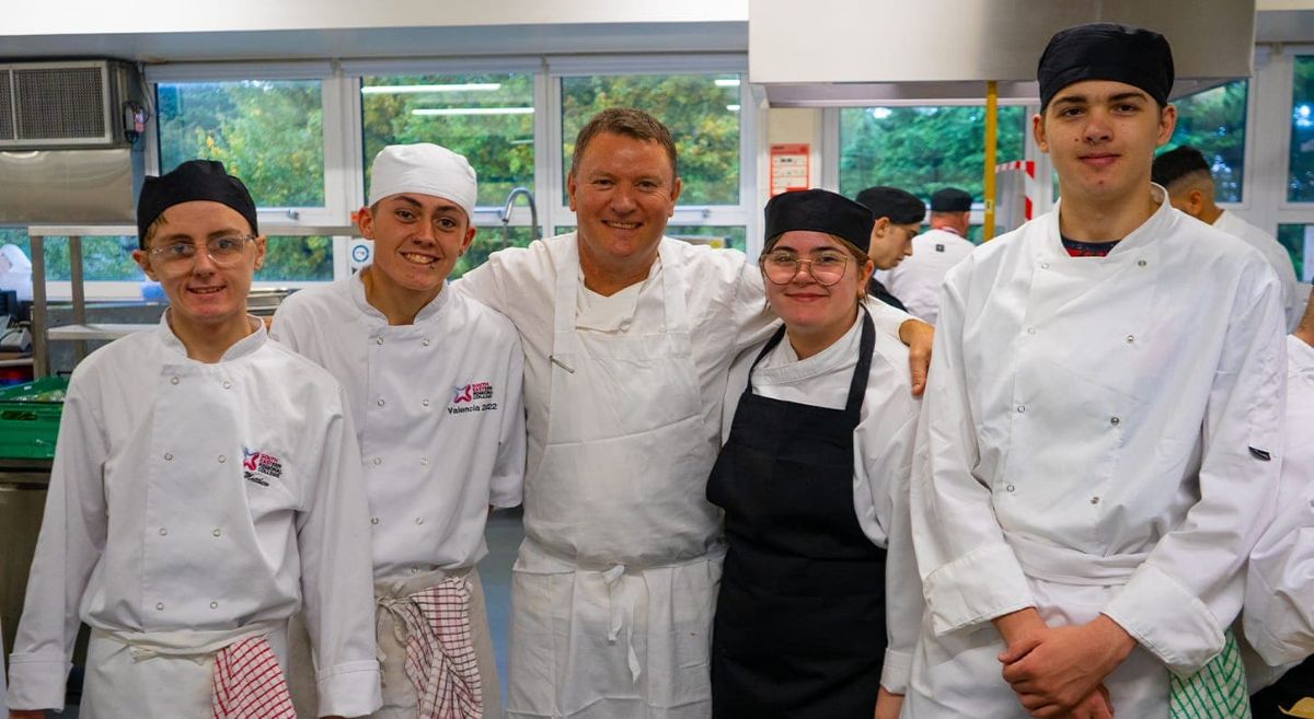 Matthew Beech, Jack Regan, Gabrielle Harrison and Nathan Smith with Professional Chef and TV celebrity Theo Randall